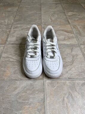 Nike Air Force 1 Low Triple White GS Shoe Size 7Y White DH2920-111 Preowned